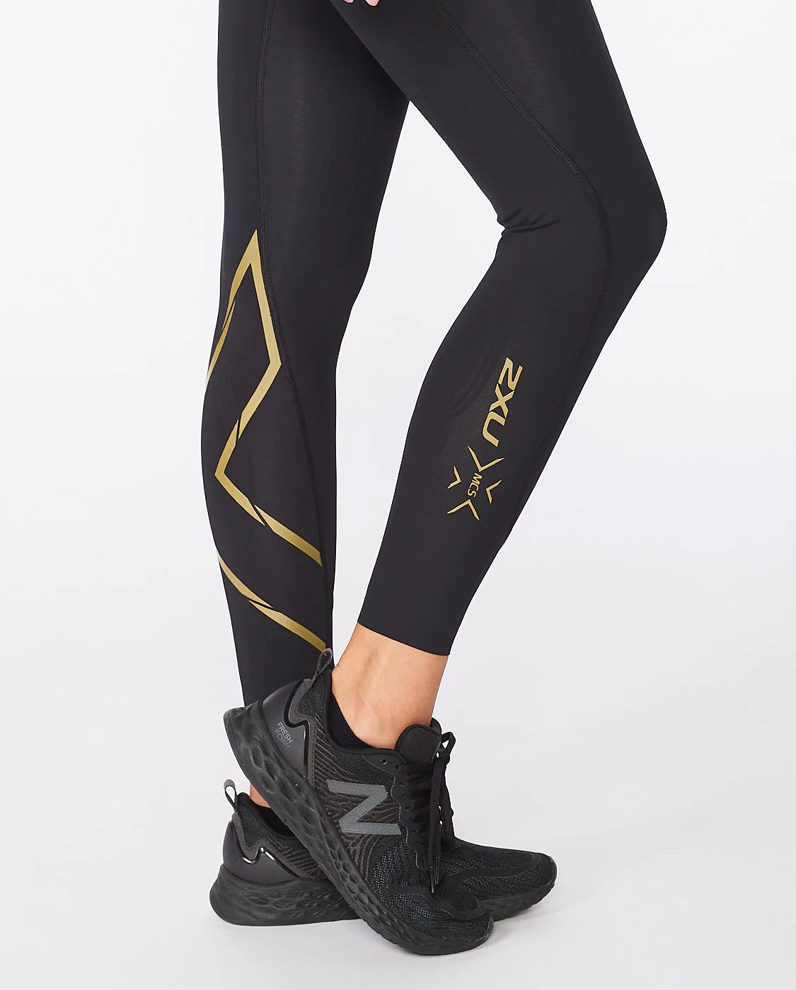 2XU Force Mid-Rise Compression Tights | Women | Black Gold